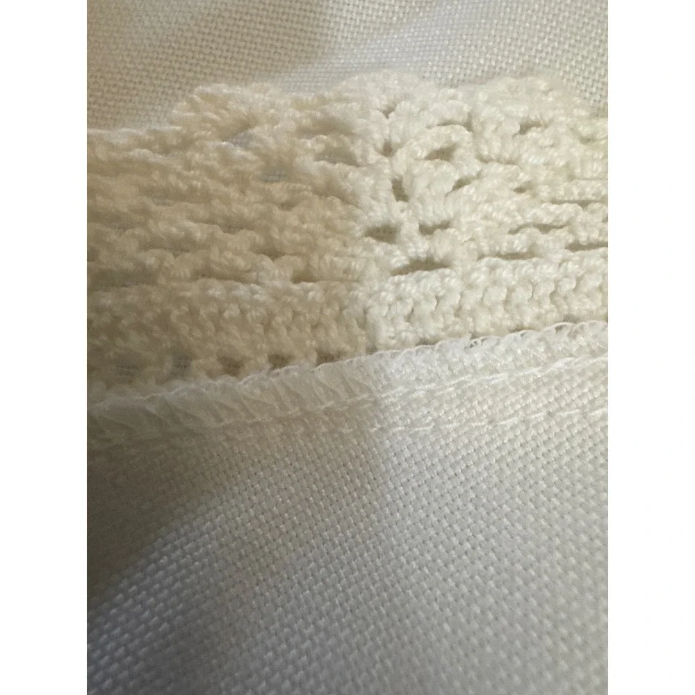 Vintage White Round Tablecloth Crochet Lace Trim Scalloped Edge 31 Inch Diameter
